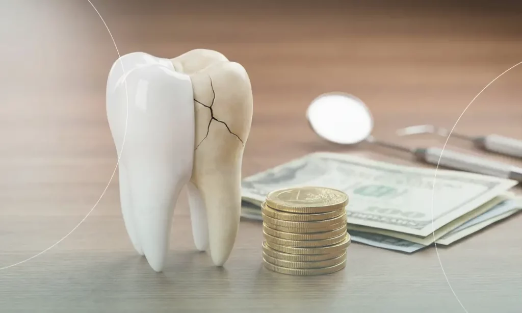 تصویر دمدان شکسته در کنار سکه و اسکناس های پول